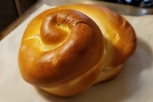 Round challah bread