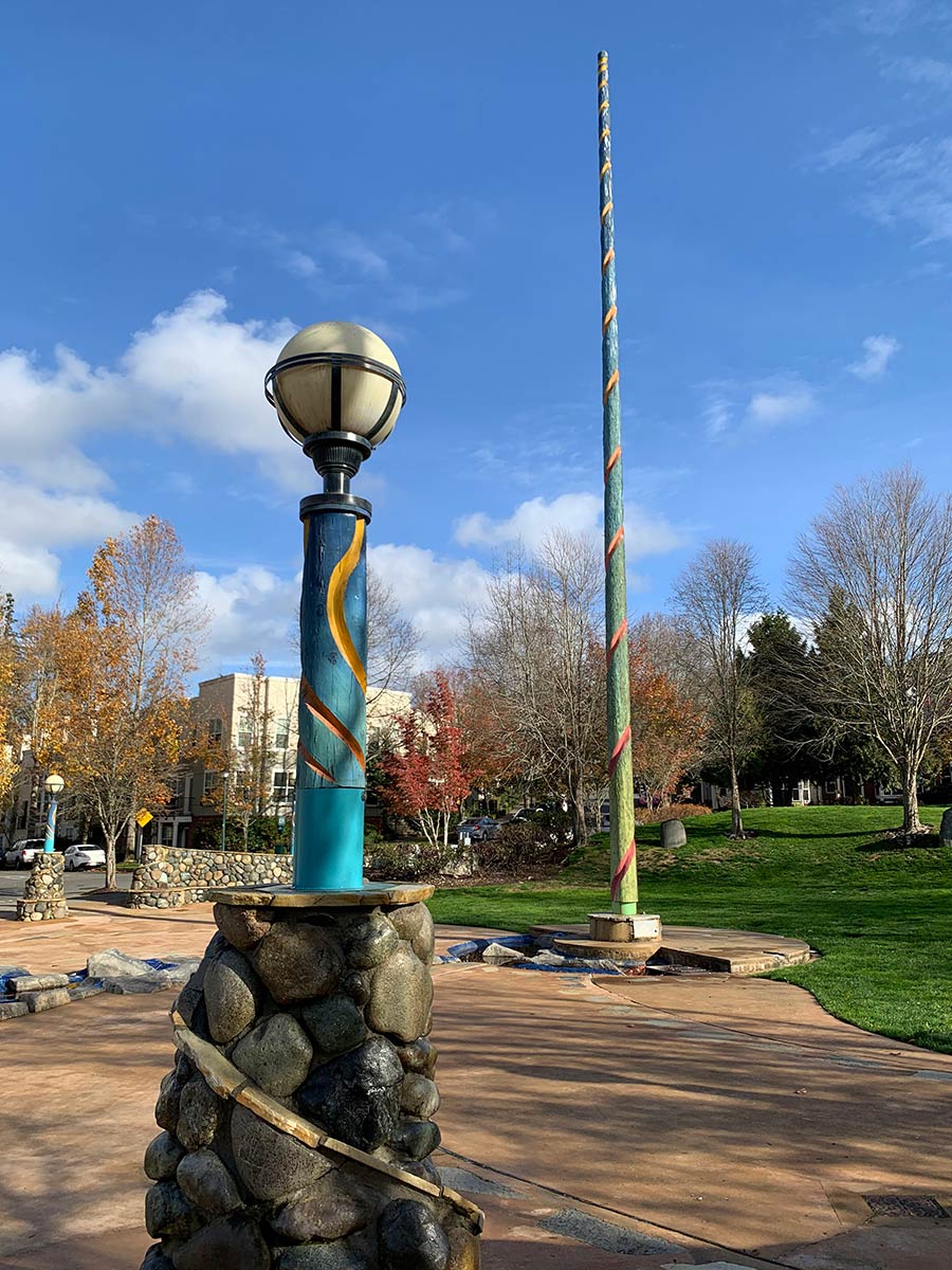 Ashland Park lamp post and totem pole